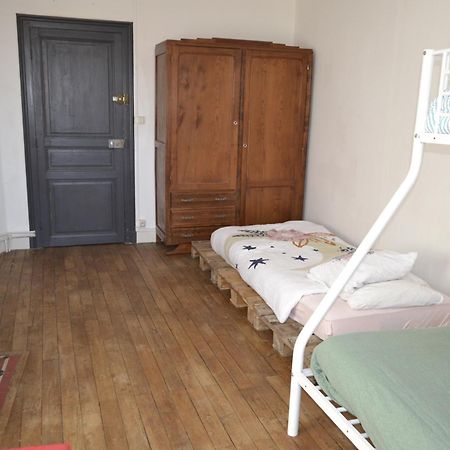Grande Chambre Familiale Pour 2 A 5 Personnes Appartement Chef-Boutonne Buitenkant foto