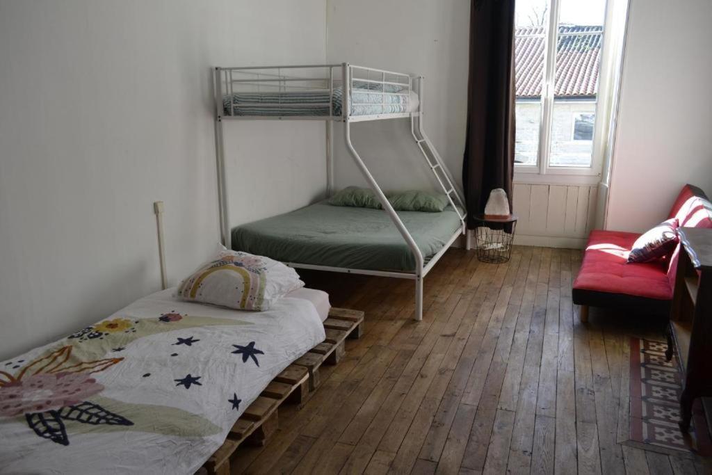 Grande Chambre Familiale Pour 2 A 5 Personnes Appartement Chef-Boutonne Buitenkant foto