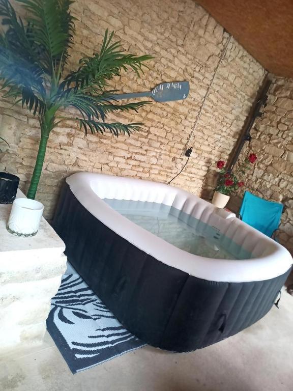 Grande Chambre Familiale Pour 2 A 5 Personnes Appartement Chef-Boutonne Buitenkant foto
